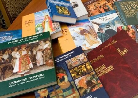    Кабмин зажал миллионы гривен на украинизацию. Украинцы не читают книги на государственном языке