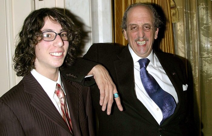  Винсент Эндрю Скьявелли с сыном Андреа.