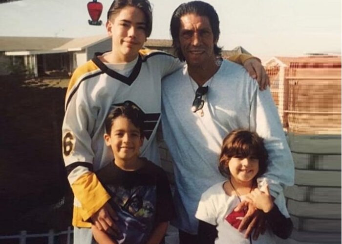  Дэнниэль Трехо со старшими детьми.