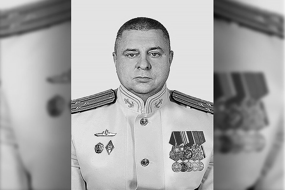    22 декабря на 52-м году жизни не стало капитана 1 ранга Игоря Крохмаля. Фото: На страже Заполярья - газета Северного флота / vk.com/rednsz