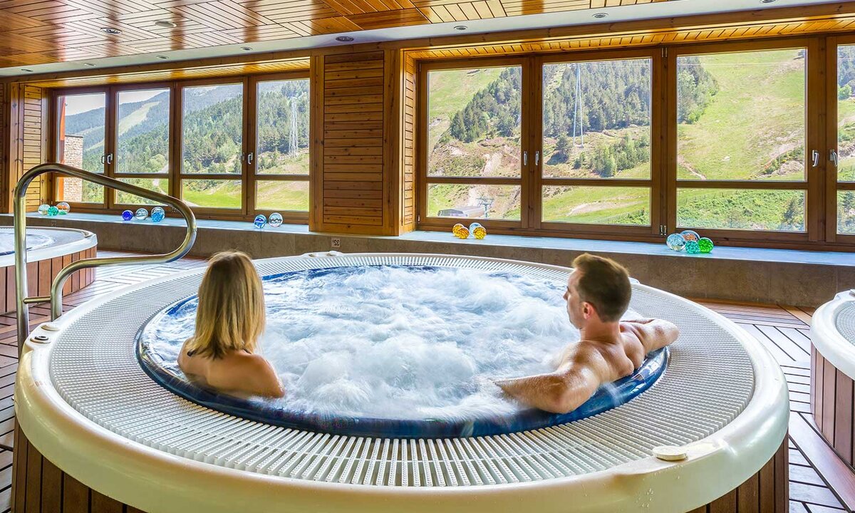 Ванна с гидромассажем