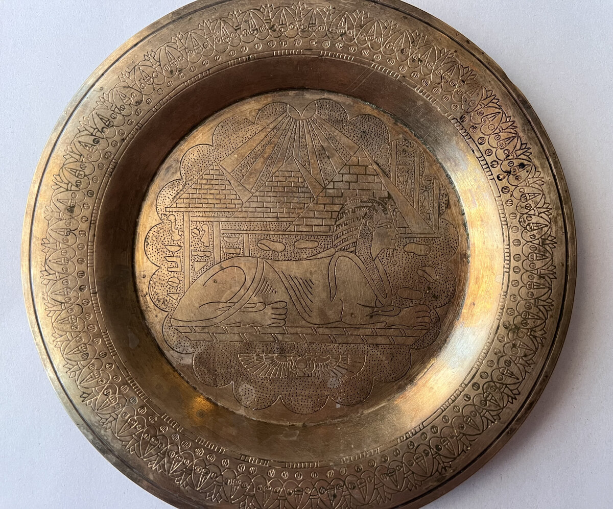 Защитная оксидная плёнка на латунной тарелке