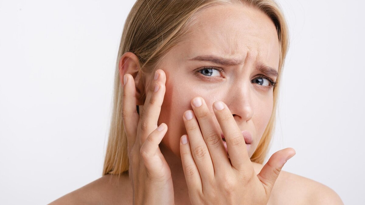    Скоро на работу, а лицо опухло словно помидор? Четыре простых средства для снятия отеков© Freepik | freepik