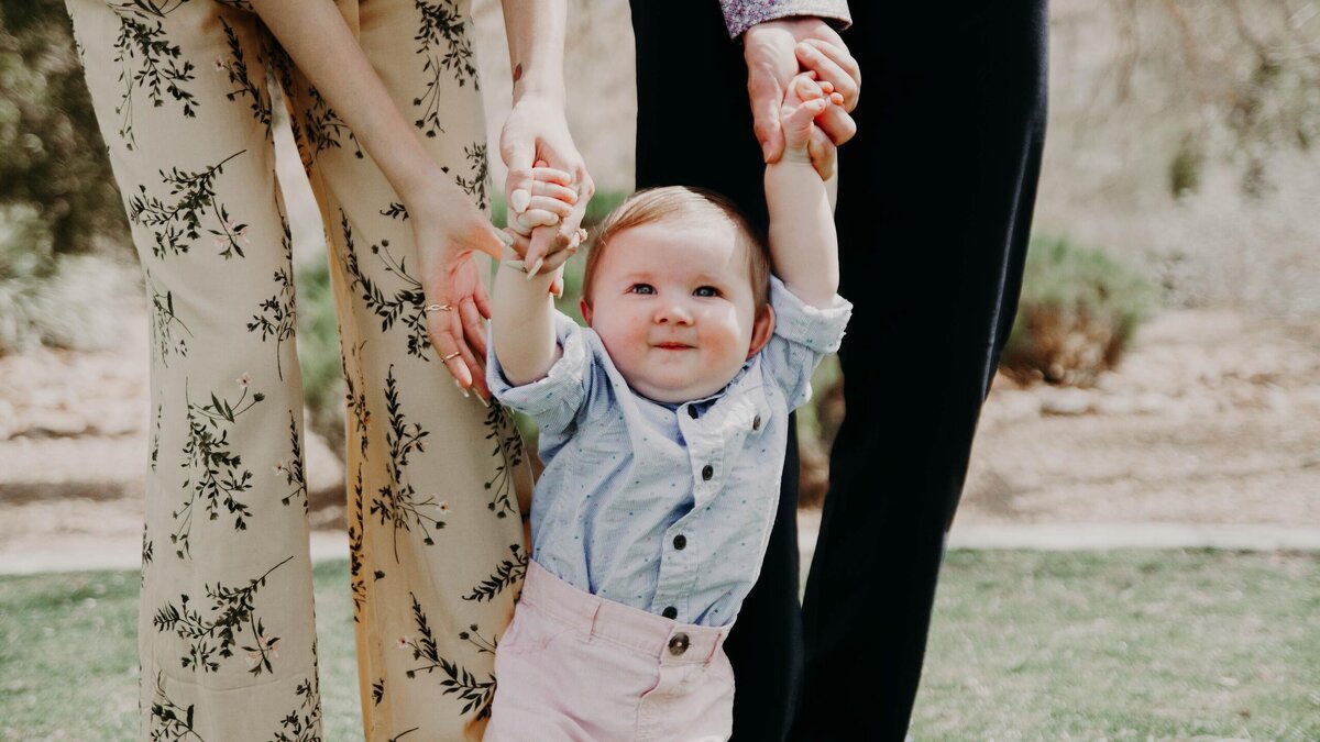    Как не сойти с ума дома с ребенком на Новогодних каникулах? Педагог дал важный совет© Unsplash | Kenny Eliason