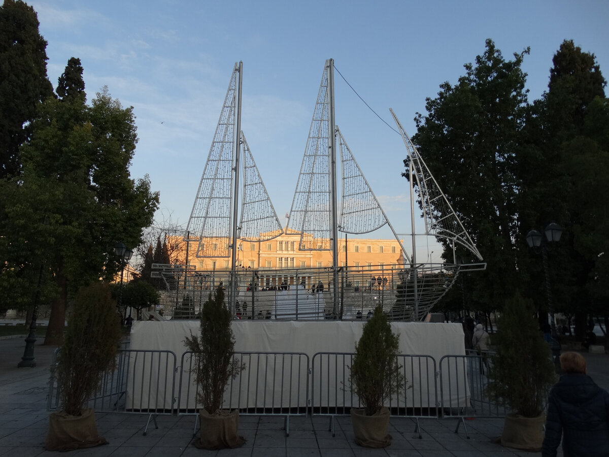 Площадь Синтагма. Кораблик.
