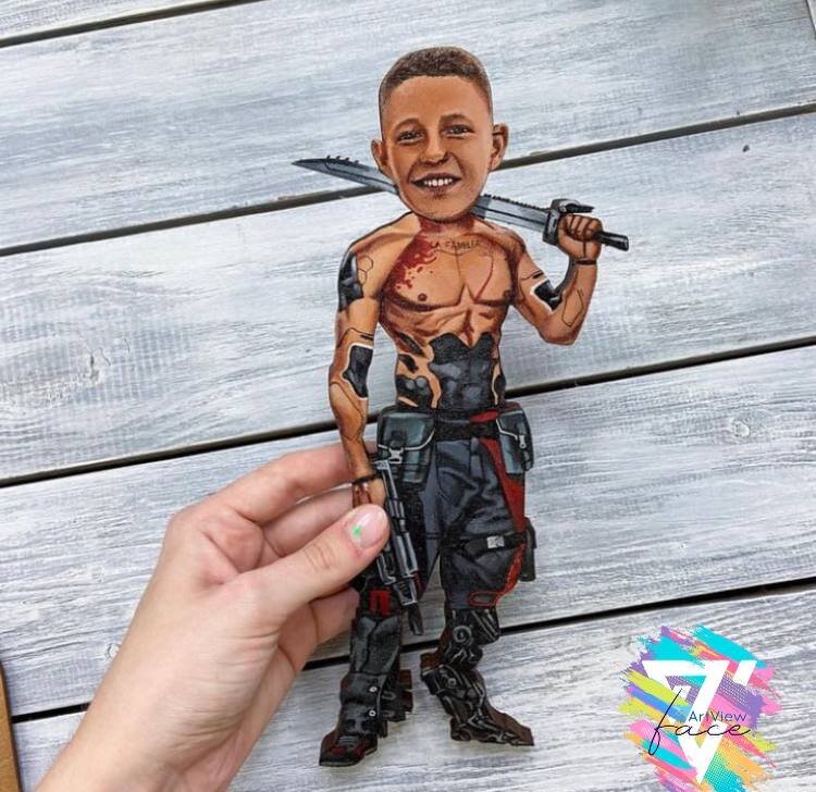 Фигурка из дерева, созданная по фотографии