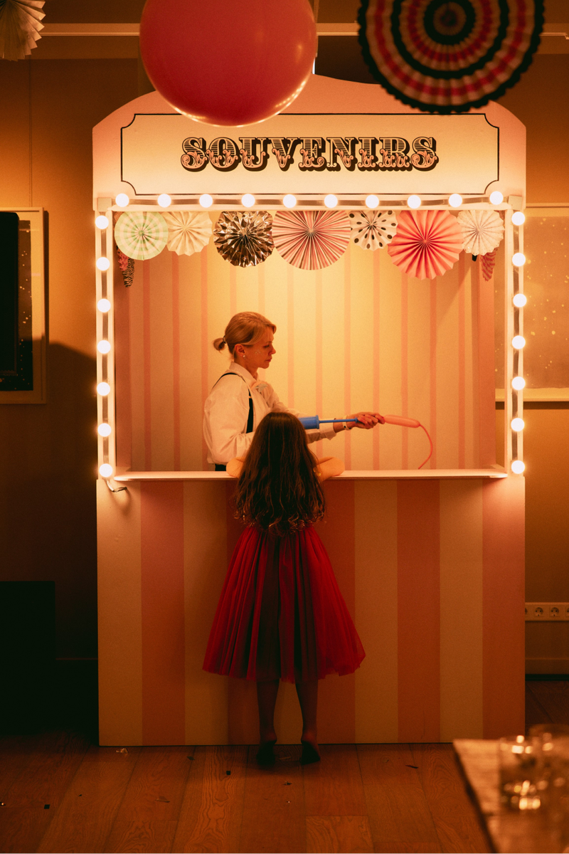    Винтаж, фокусы и карусель: в Noôdome прошел новогодний праздник MR Group (фото 2)