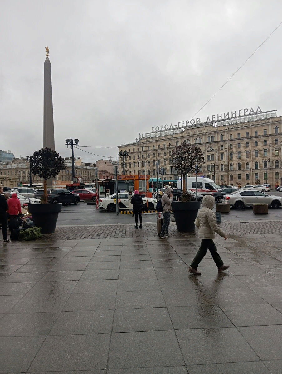 Оказывается, это площадь восстания в Санкт-Петербурге и Московский вокзал.