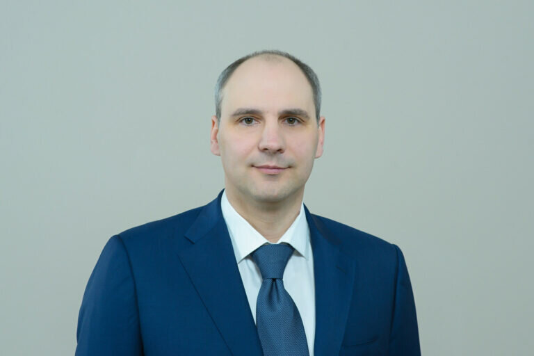    Губернатор Оренбуржья поздравил сотрудников и ветеранов спасательных служб с праздником Марина Шарт