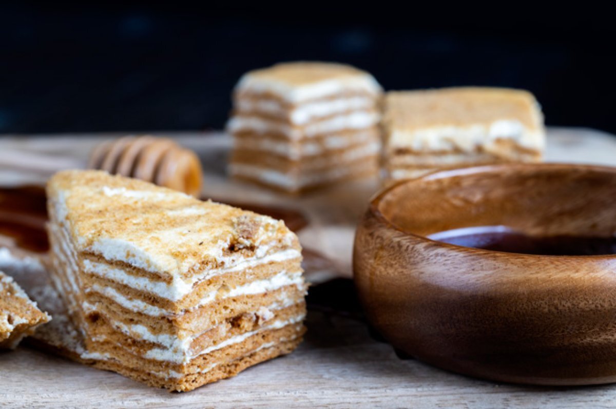    Наполеон, медовик.