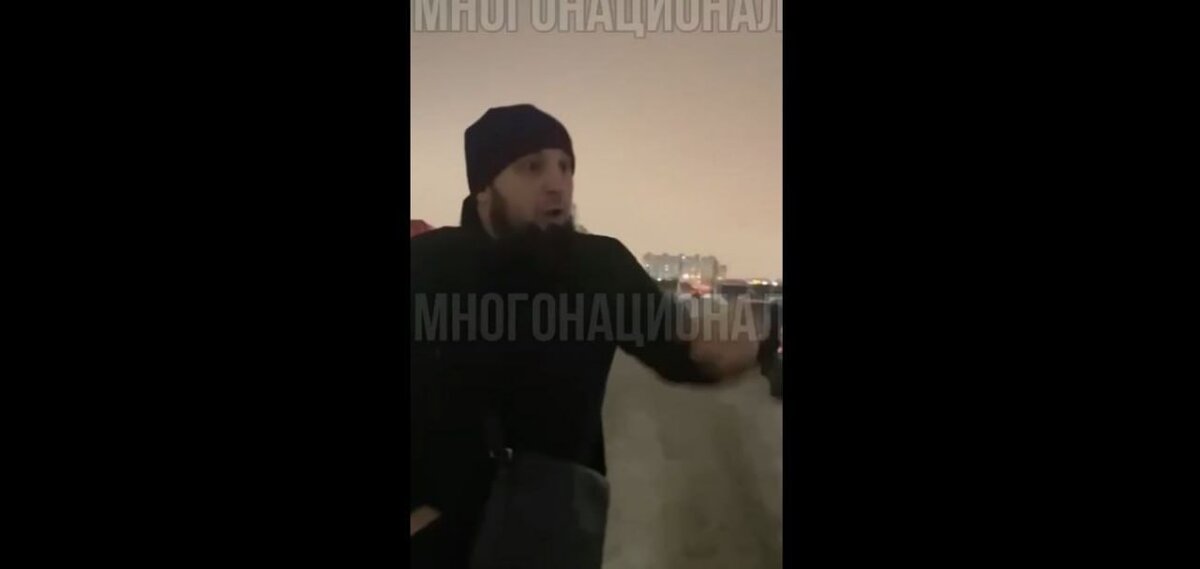 Взбесившийся южанин напал на мужчину с ребенком под Петербургом