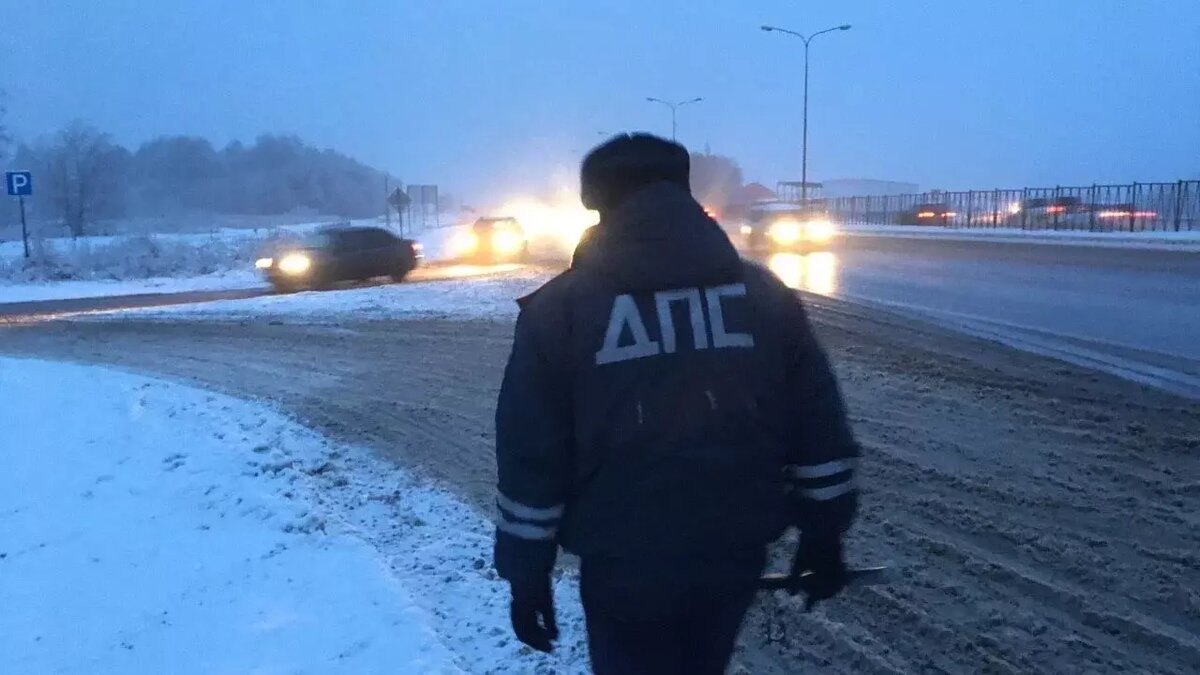     Сегодня днем, 27 декабря, на трассе между Набережными Челнами и Нижнекамском случилось ДТП. Трактор с прицепом столкнулся с легковым автомобилем. Об этом сообщили сообществе «Дорожный контроль Нижнекамск» во «ВКонтакте».