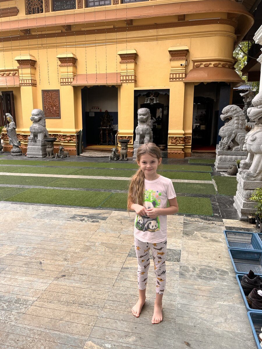 Вход в храм.