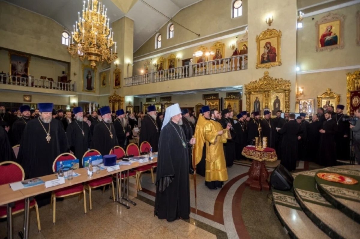    Окормлять и помогать.