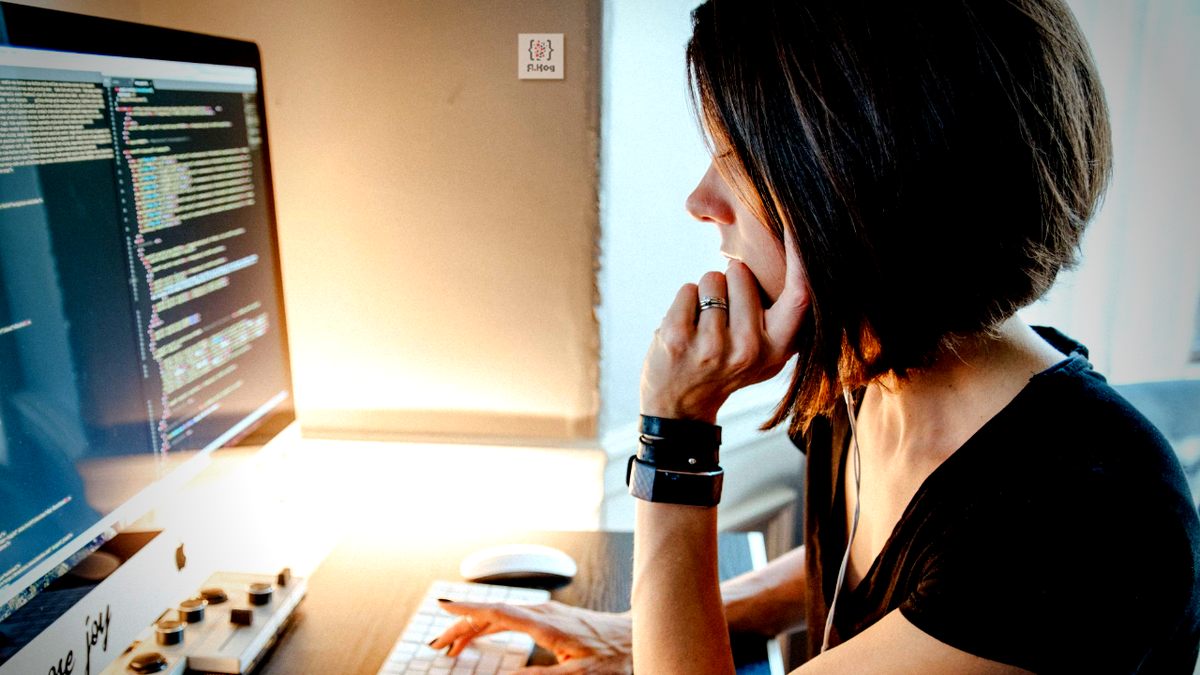 Стать программистом достаточно не сложно - уделяйте этому время, вникайте в логику работы, постоянно занимайтесь и узнавайте что-то новое. Добивайтесь автоматического восприятия кода - увидел и понял или увидел, вник, понял. Набивайте руку и решайте реальные задачи.