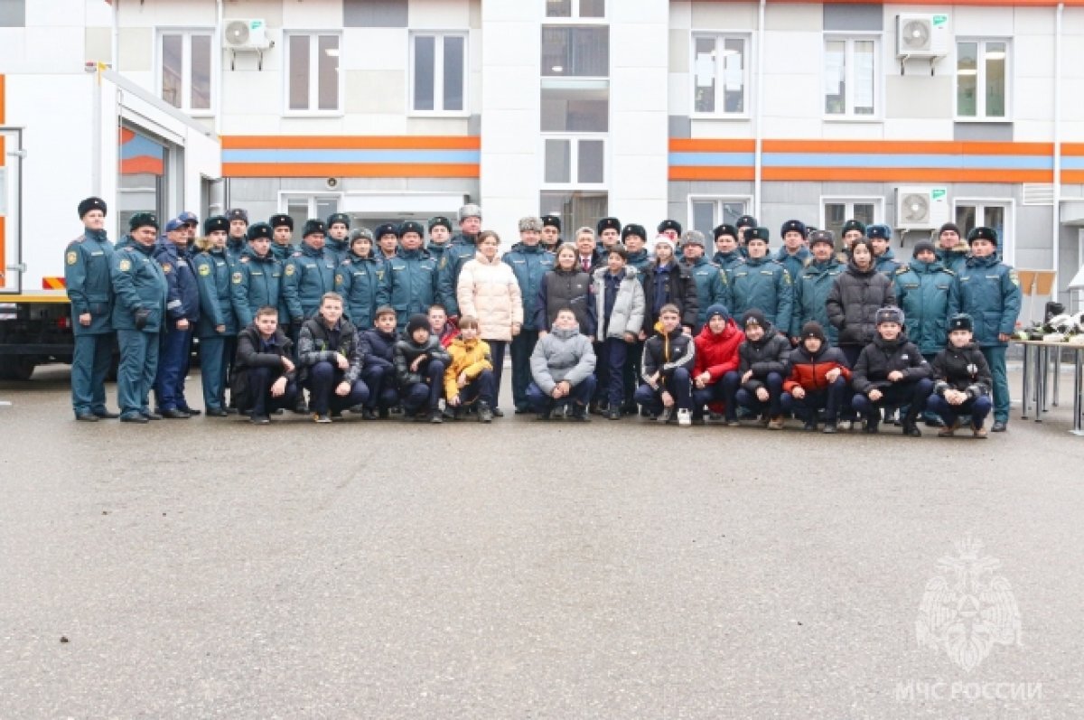   Выставка техники, награждение, концерт: в Астрахани отметили День спасателя