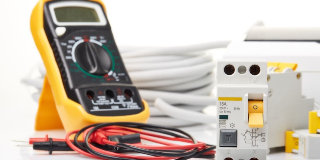 Чем отличается УЗО от дифавтомата и что выбрать для установки: простыми словами