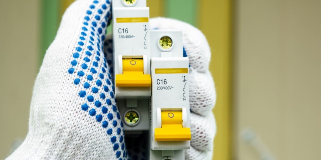 Чем отличается УЗО от дифавтомата и что выбрать для установки: простыми словами