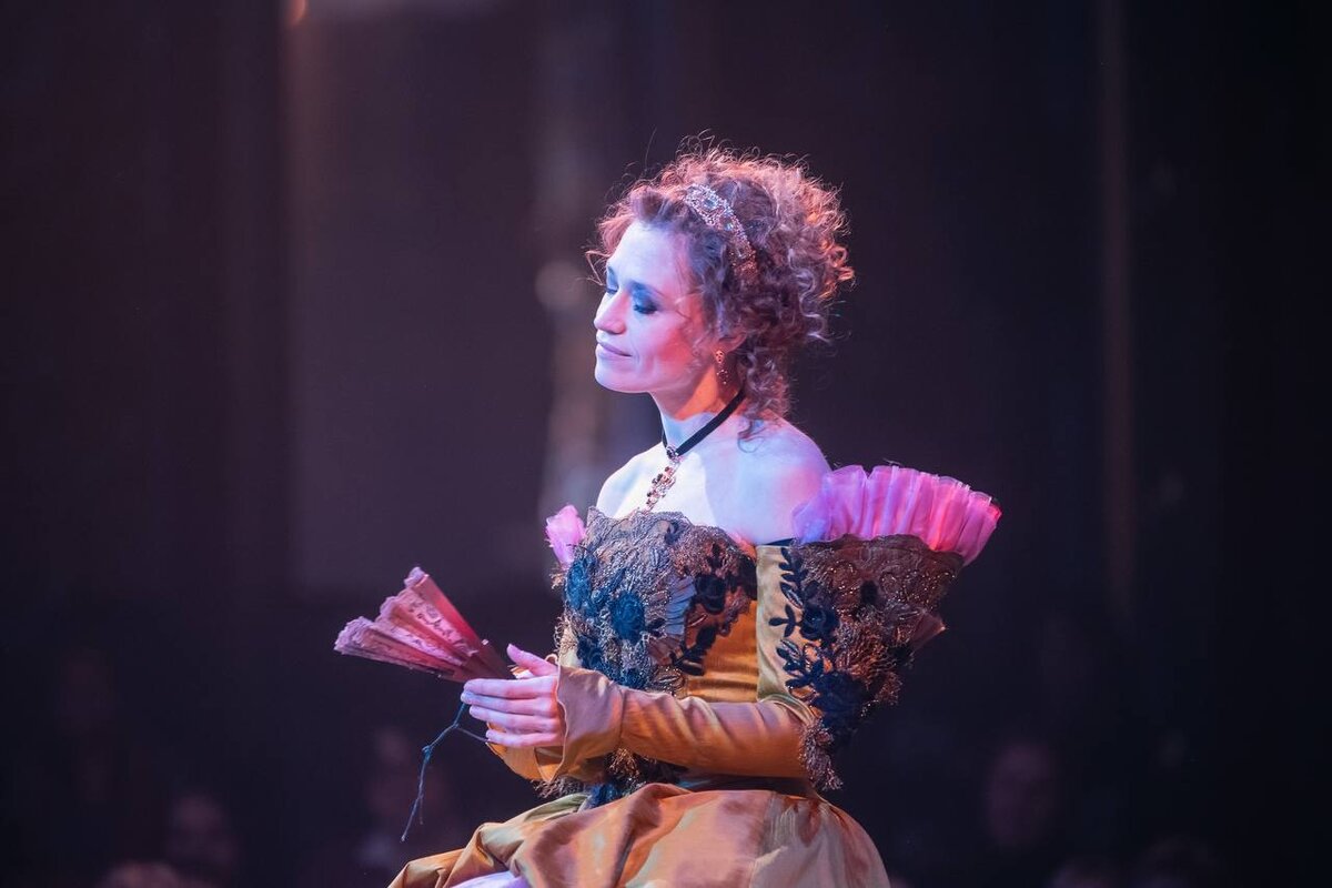 Сумасшедшие влюбленные. Влюбленные в театре. Безумные влюбленные спектакль на трубной. Театр ленсовета три сестры. Поздняя любовь спектакль.