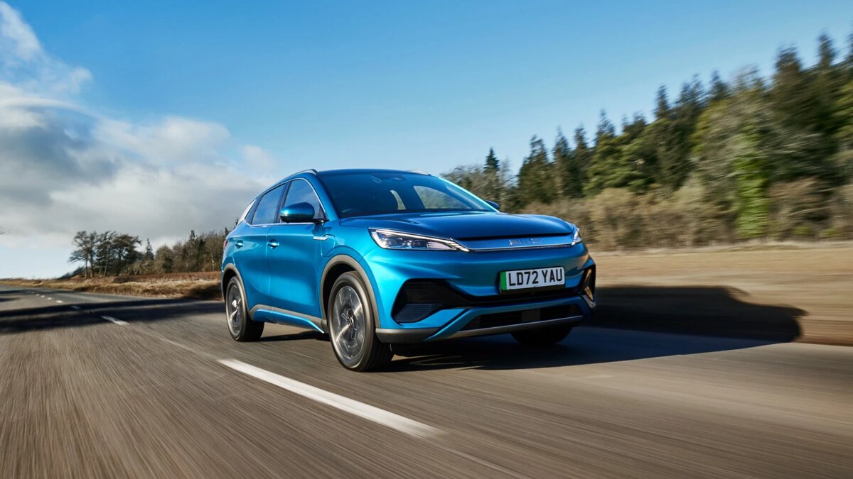 BYD ATTO 3, электрический внедорожник класса С, разработанный известным немецким автодизайнером Вольфгангом Эггером. Изображение: пресс-кит bydauto.ie