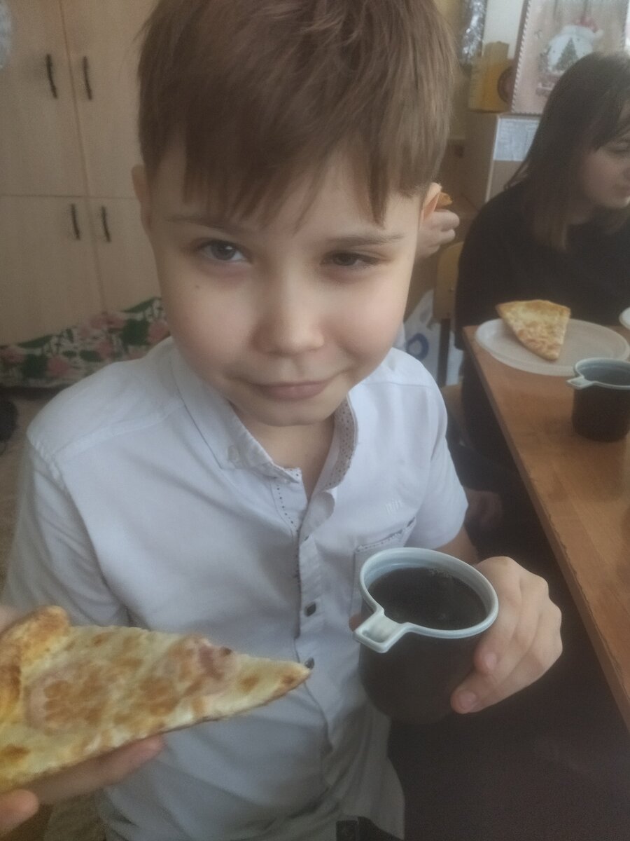 Довольный сынуля.