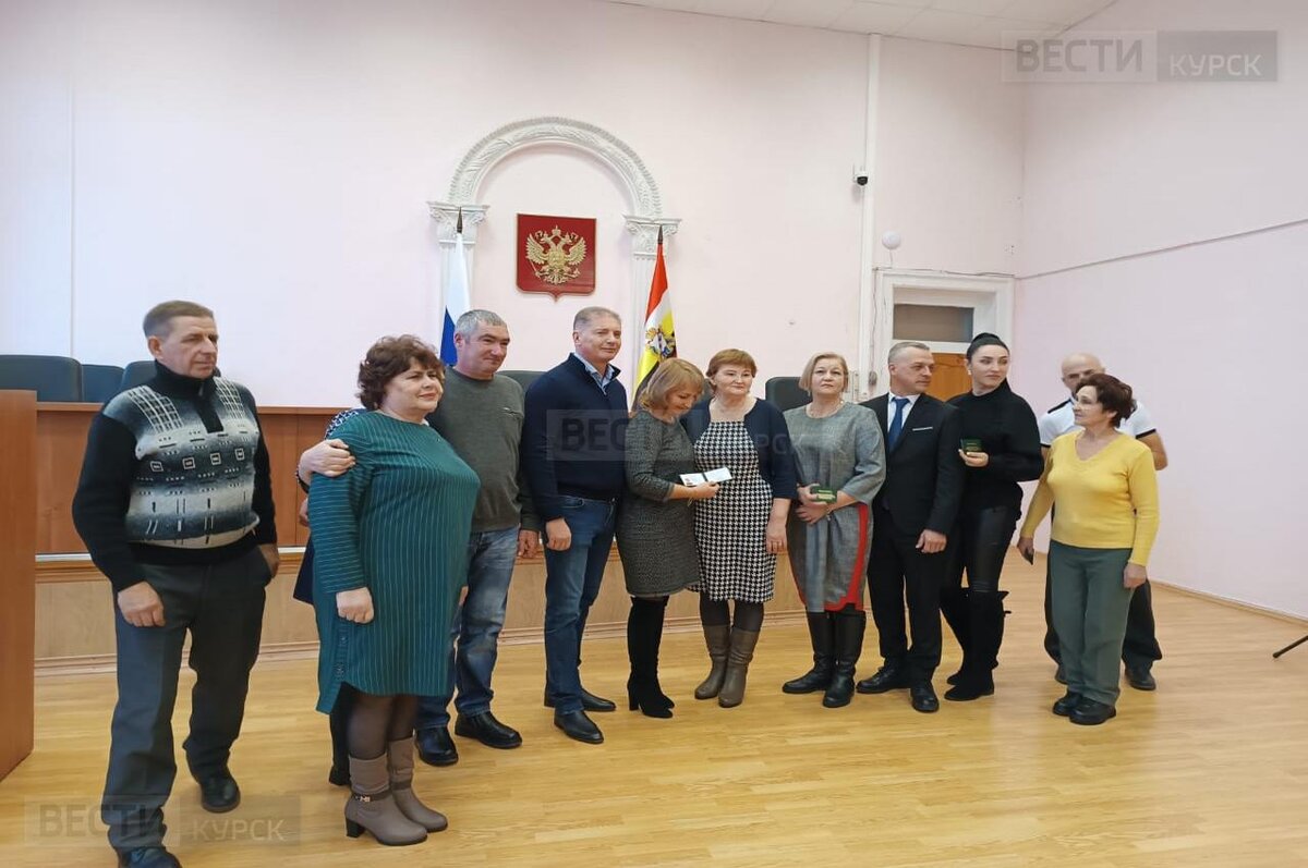    Жителям Суджанского района вручили удостоверения почётных жителей приграничья