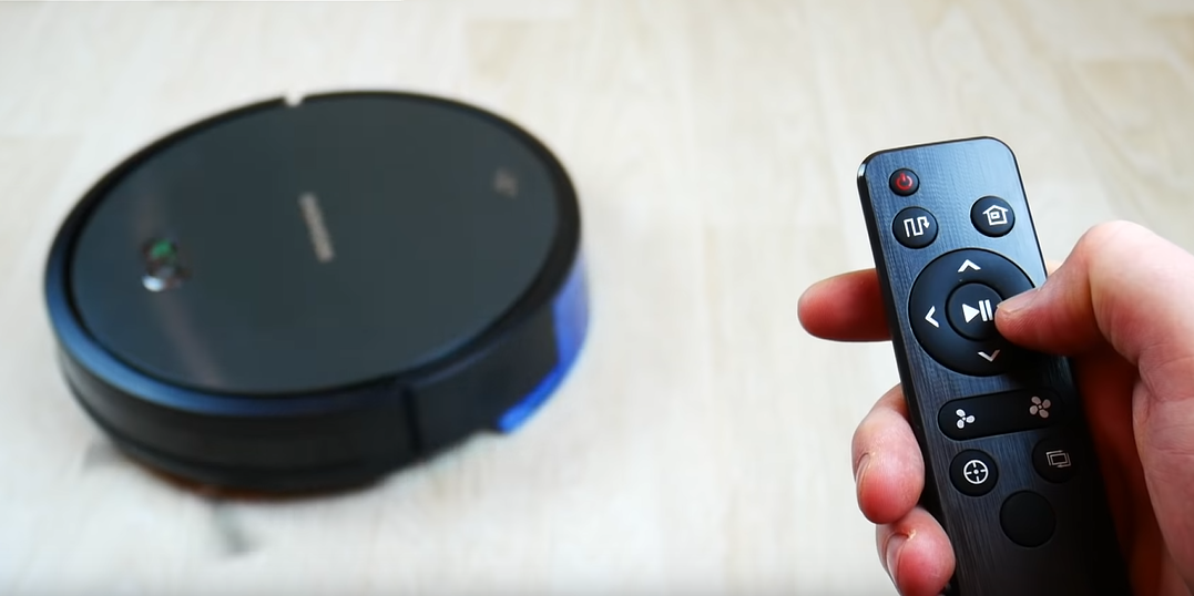 Фото 2. Пульт для управления роботом-пылесосом