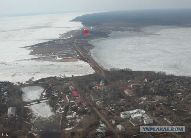 Точкой отмечено место падения самолёта и памятник Рубаненко.