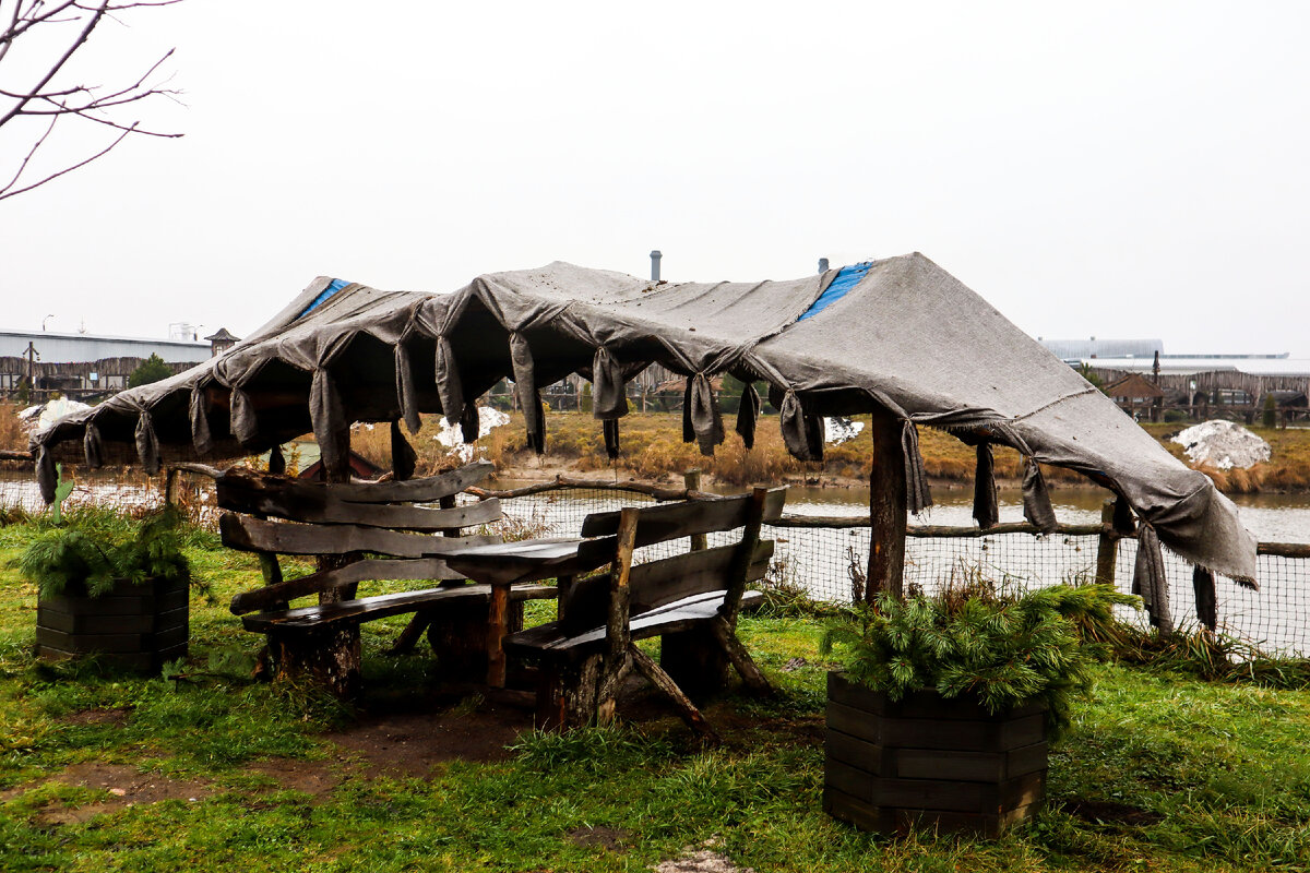 Многочисленные беседки в Парке животных " Диприз ", г. Барановичи. Фото М. Самолевич