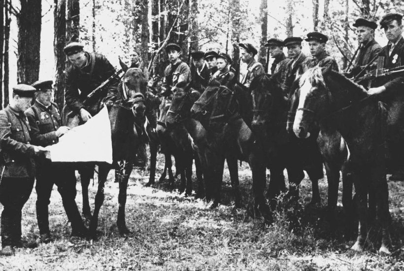 Архивное фото. Взято: https://rg.ru/2020/02/26/proekt-partizany-belarusi-derzkie-rejdy-kavalerijskih-soedinenij.html