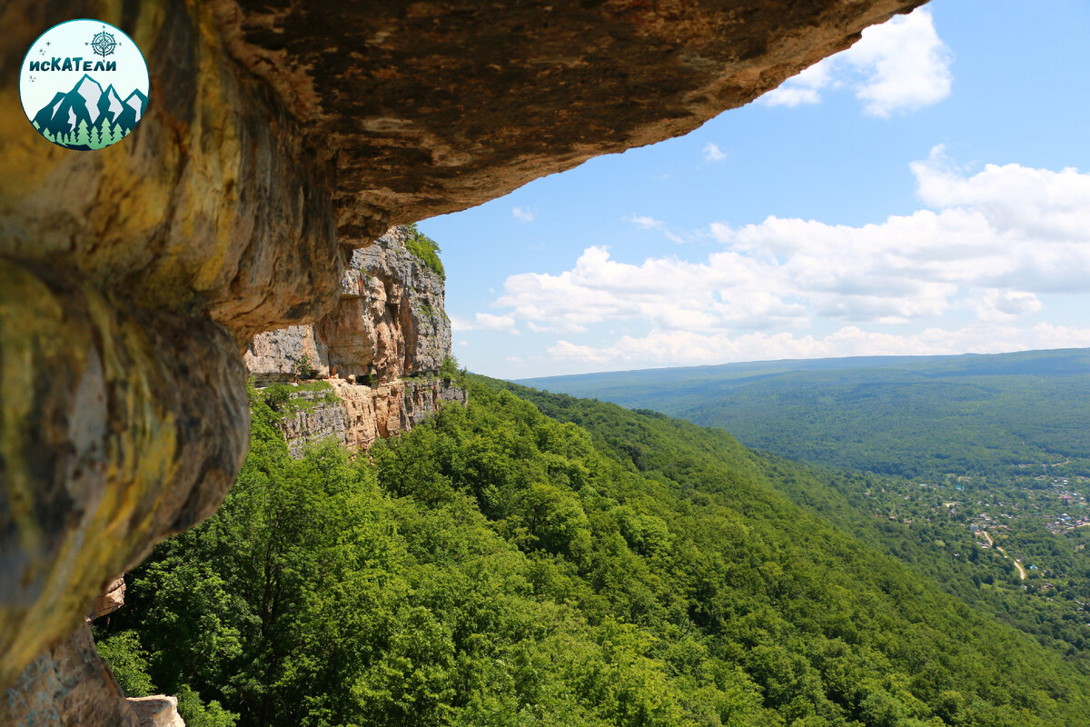Вид с одной полочки на другую
