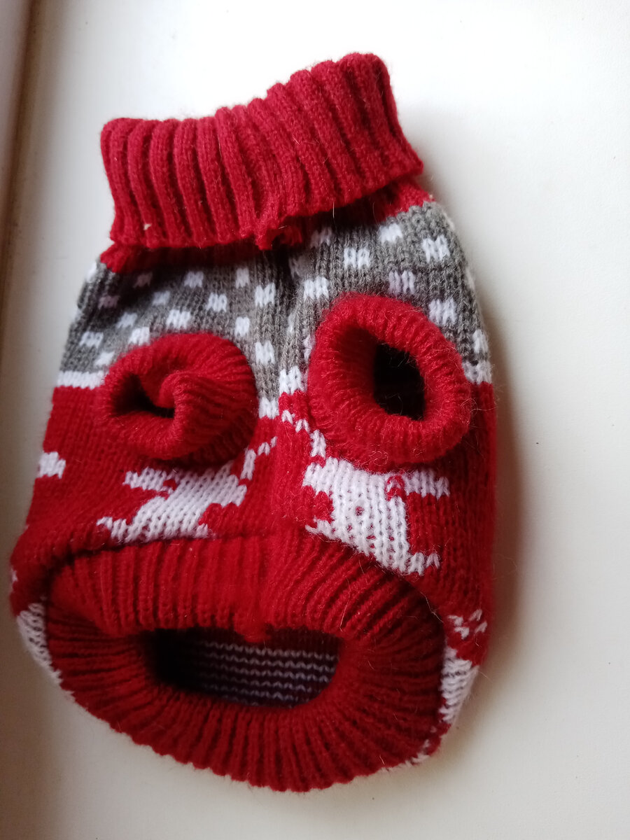 Размер s  лежит пылится потому что мал. Что одному то и второй.