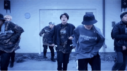 Перемешиваем, как показывает Джин, активнее, тщательнее)