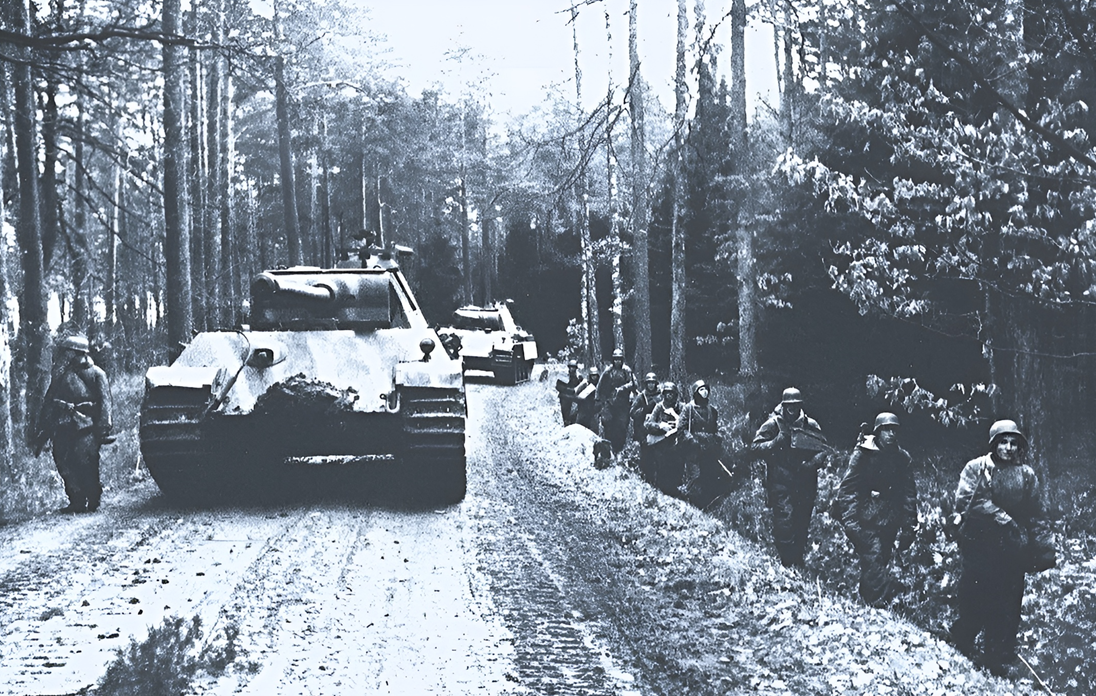 Гитлеровские "Пантеры" едут защищать Берлин, 1945 г.
