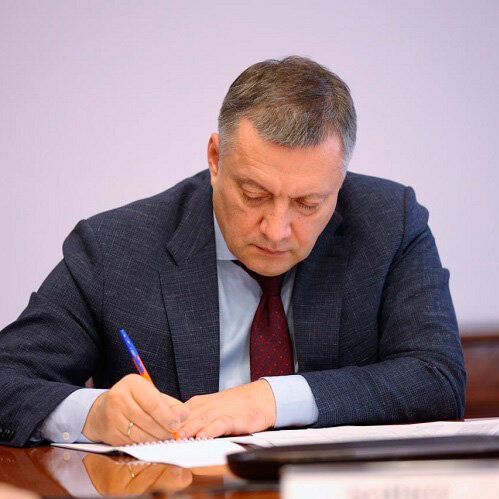 Губернатор Иркутской области Игорь Кобзев направил в Москву документ, в котором негативно высказался по поводу повышения тарифов на электроэнергию для населения. Об этом сообщает телеграм-канал «Говорит Степанов».