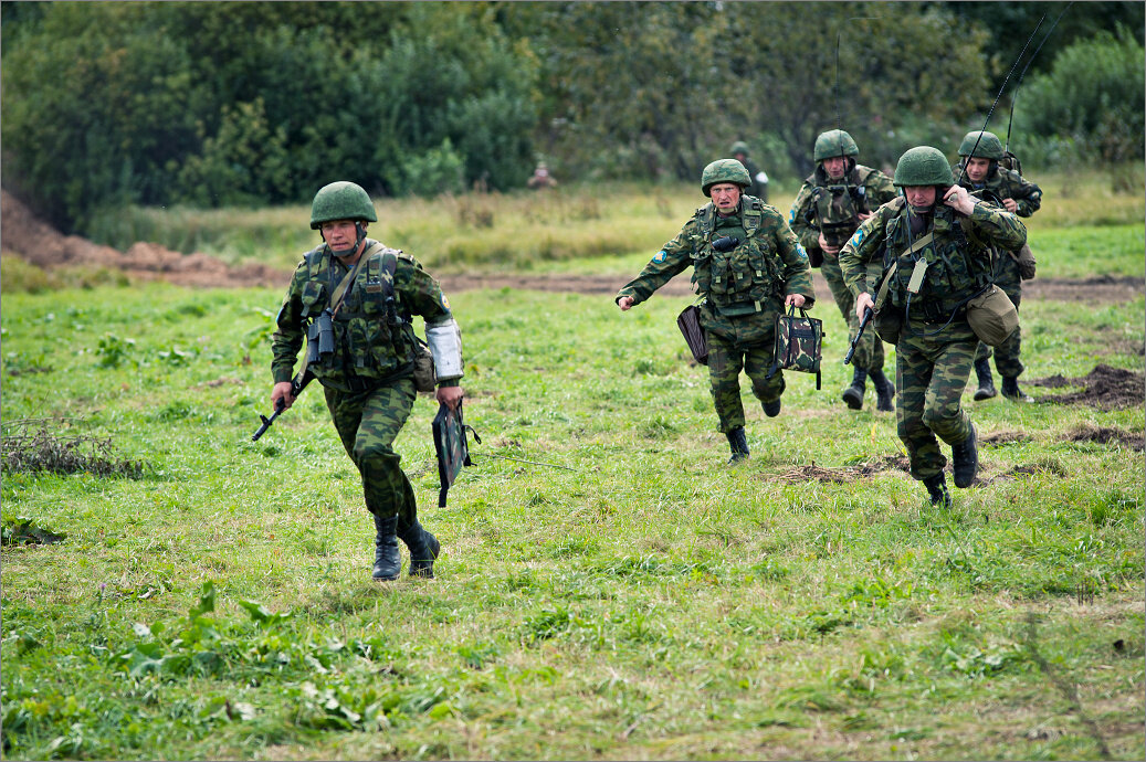 Побегу рф. Солдаты на учениях. Военные учения. Командные воинские должности. Боевая тактическая подготовка.