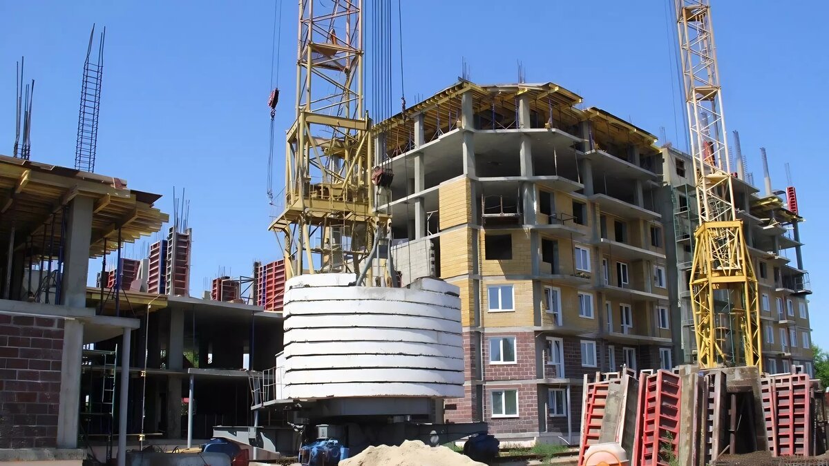     Контракт на строительство дома расторгли, а организацию «Домостроительный комбинат-3» внесли в список недобросовестных подрядчиков.