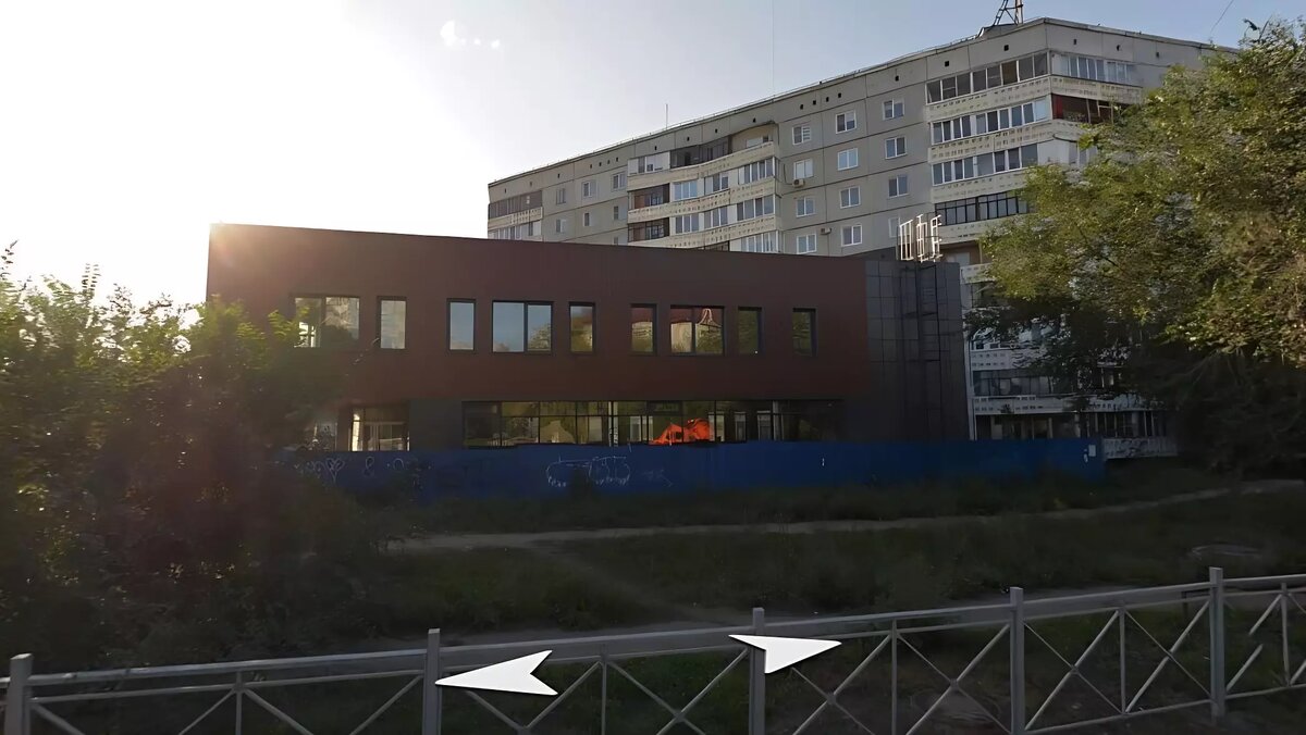     Здание находится на пересечении улиц Фугенфирова и Дианова. Уже известно, что на первом этаже разместится супермаркет.