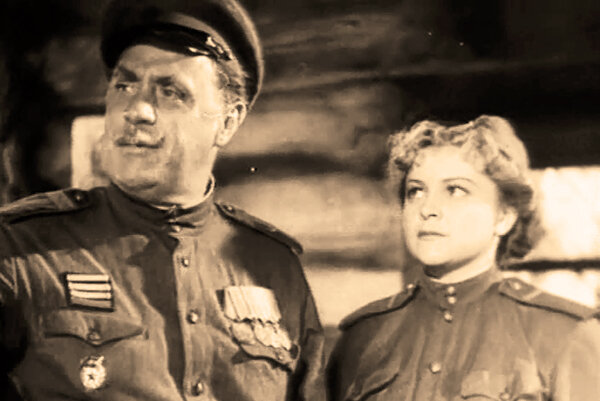 Жаров и Целиковская в фильме "Беспокойное хозяйство" (1946) 