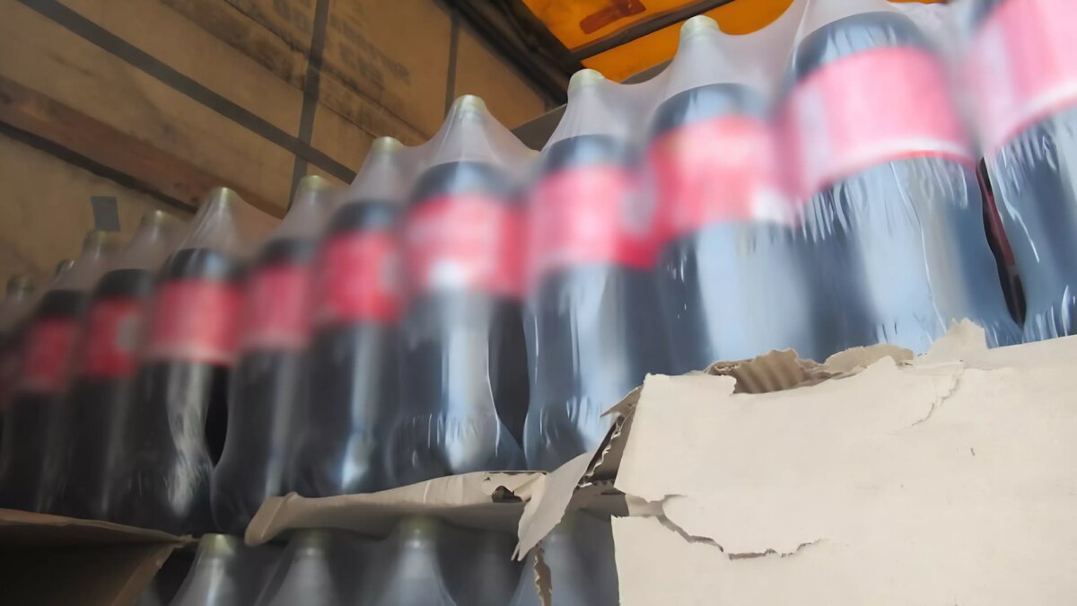     Восемь килограммов красной икры, произведенной в Камчатском крае, не выпустили из страны тюменские таможенники на российско-казахстанской границе.