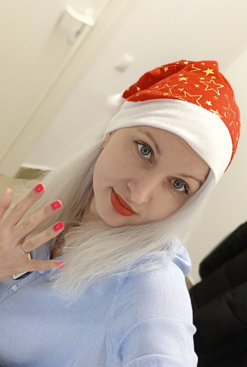 Маша трудится последние дни этого года примерно так