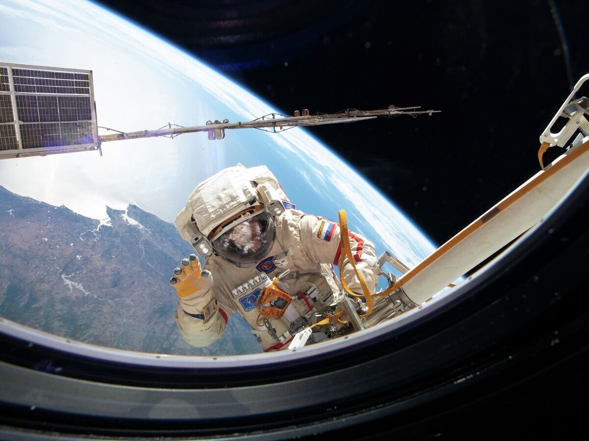    Выход в открытый космос© Фото : NASA / Роскосмос