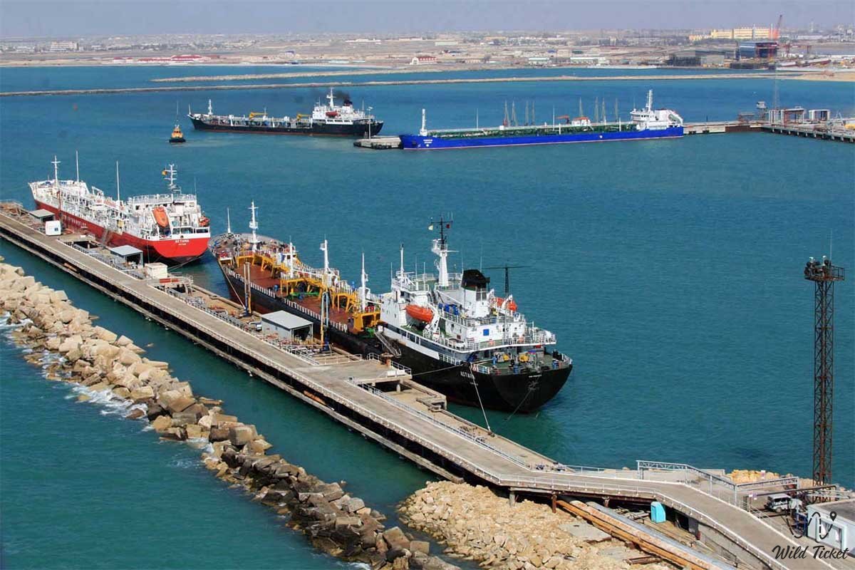 В порту Актау дноуглубительные работы стали ежегодной рутиной, иначе даже суда с осадкой всего 4 - 6 метров до пристани не дойдут...