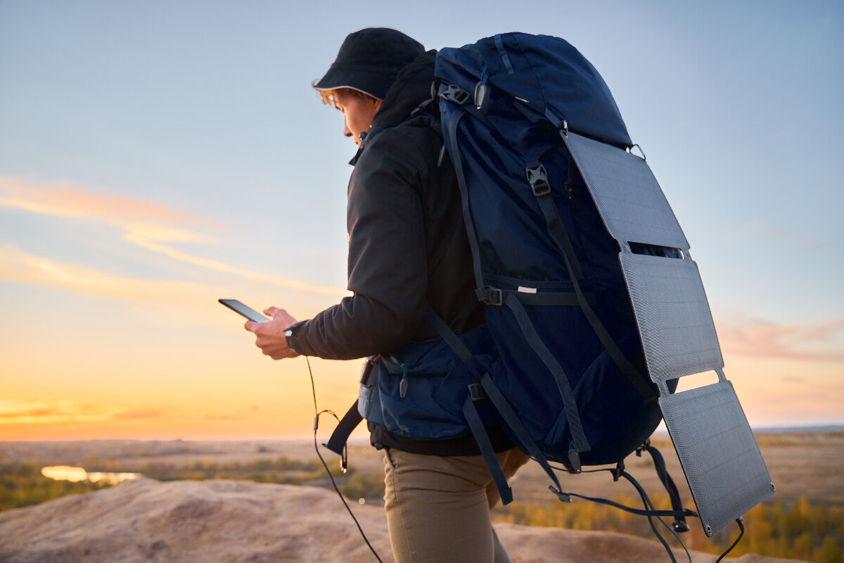 Солнечные зарядные устройства удобны для кемпинга и пеших прогулок, но вы можете использовать их для зарядки своих гаджетов и дома :)