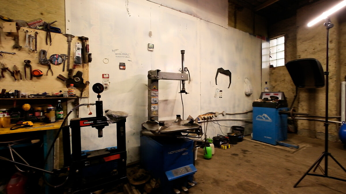 Станок для шиномонтажа