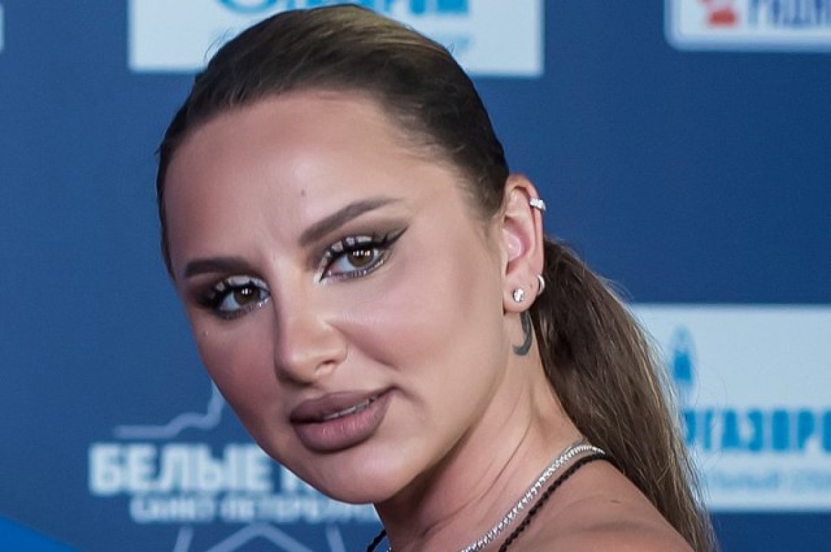    Певец Jony выступит вместо Анны Асти в московском клубе в Новый год