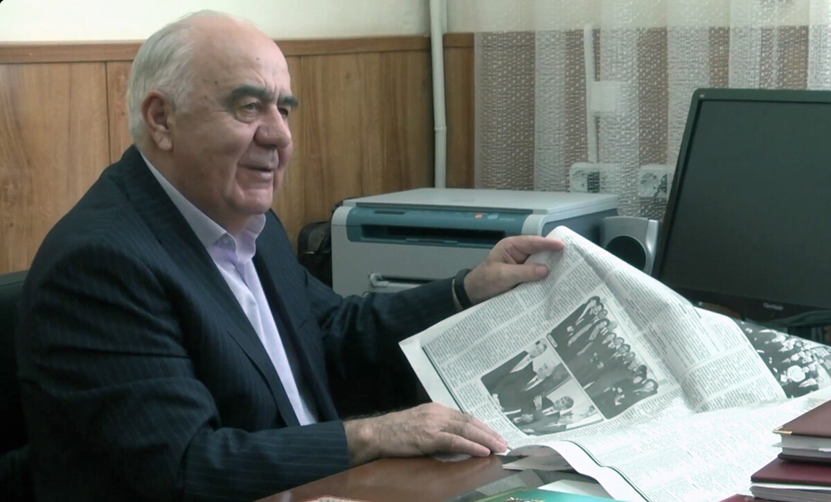 Салых Хапчаев говорит, что при подготовке биобиблиографического справочника использовались разные источники, в том числе газеты