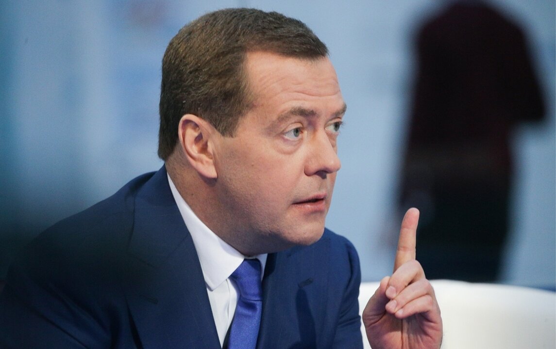    Медведев назвал смещение бандеровского режима и разоружение ВСУ целями СВО