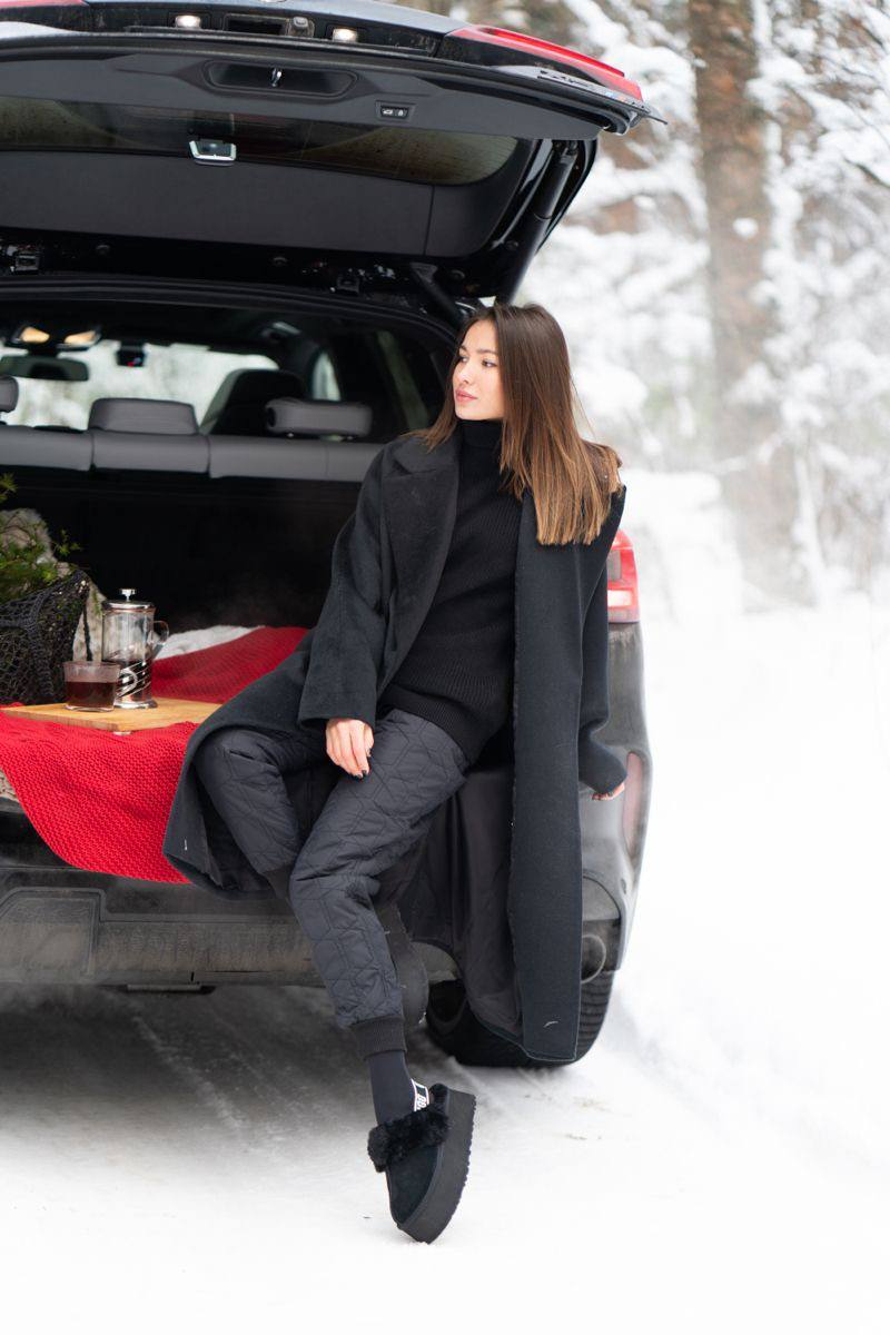 Пальто из натуральной шерсти бренда OVERCOAT.