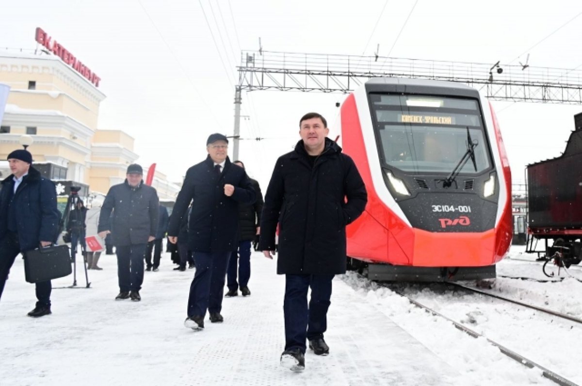    Из Екатеринбурга в Каменск-Уральский отправился новый электропоезд «Финист»